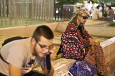Der er kommet flere hjemløse i Athen. Organisationen Emfasis vil med midler fra grækere bosiddende i udlandet meget gerne hjælpe, men ofte tager det lang tid, før de nye hjemløse – af flovhed – vil erkende deres situation og tage imod hjælp fra fremmede. Foto: Per Vinther / Jakob Kehlet