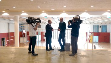 Her ses Lars Løkke i selskab med journalist Ask Rostrup fra DR-magasinet Bag Borgen. Foto: Gunnar Runarsson