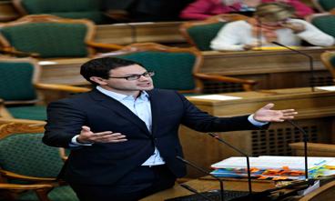 Hverken Dansk Folkeparti eller Socialdemokraterne ville lægge sig fast på, om de vil stemme for eller imod regeringens udgiftslofter – men Jonas Dahl (SF) har en plan. Foto: Jens Dresling / Polfoto