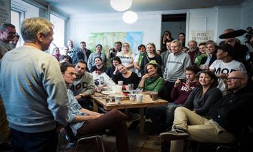 Uffe Elbæk holder morgenmøde i partiet på valgdagen 2015. Foto: Polfoto