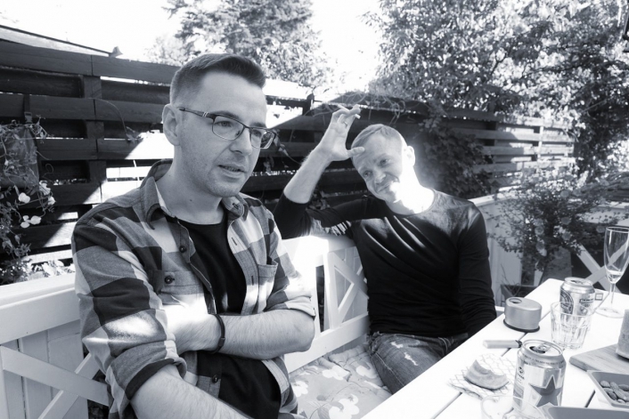 Det russiske ægtepar Andrej og Sergej måtte betale knap 3.000 kroner for at blive viet på Ærø, fordi kommunen havde ladet private aktører stå for fordelingen af vielsestider. Foto: Susanne Sayers