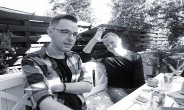Det russiske ægtepar Andrej og Sergej måtte betale knap 3.000 kroner for at blive viet på Ærø, fordi kommunen havde ladet private aktører stå for fordelingen af vielsestider. Foto: Susanne Sayers