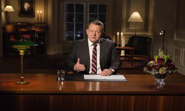 Statsminister Lars Løkke Rasmussen (V) afholdte traditionen tro nytårsdag sin nytårstale. Her kiggede statsministeren både tilbage på året, der er gået, og frem mod de politiske initiativer, han vil igangsætte i 2017. Som noget nyt blev nytårstalen leveret live, og Lars Løkke havde valgt at tale fra Statsministeriet, noget som tidligere statsminister Helle Thorning-Schmidt også gjorde.
Foto: Melissa Hjerrild / Polfoto