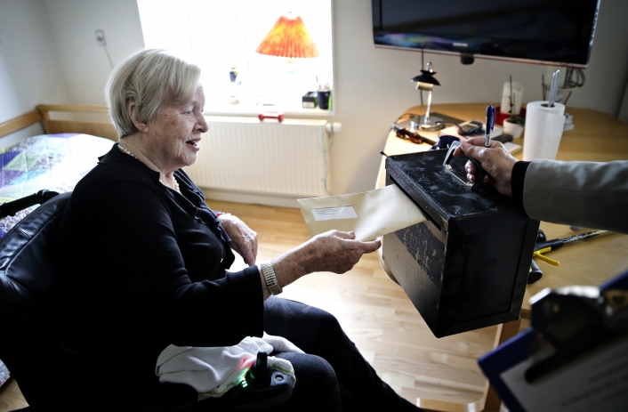 Mobile valgsteder og valgbusser har været med til at knække den nedadgående kurve for deltagelse i kommunalvalg. Foto: Jens Dresling / Ritzau Foto
