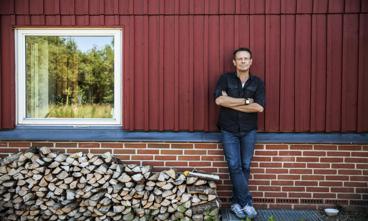 Henrik Hejbøl modtog 120 ansøgninger, da han søgte medarbejdere med erfaring som brugere af psykiatrien. Tre af dem er nu ansat til at støtte psykisk sårbare borgere i Helsingør Kommune.