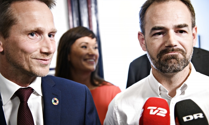 Trods meldinger torsdag morgen om 12-13 milliarder kroners afstand lykkedes det torsdag eftermiddag at lande en aftale mellem bl.a. finansminister Kristian Jensen, KL-formand Jakob Bundsgaard og innovationsminister Sophie Løhde.