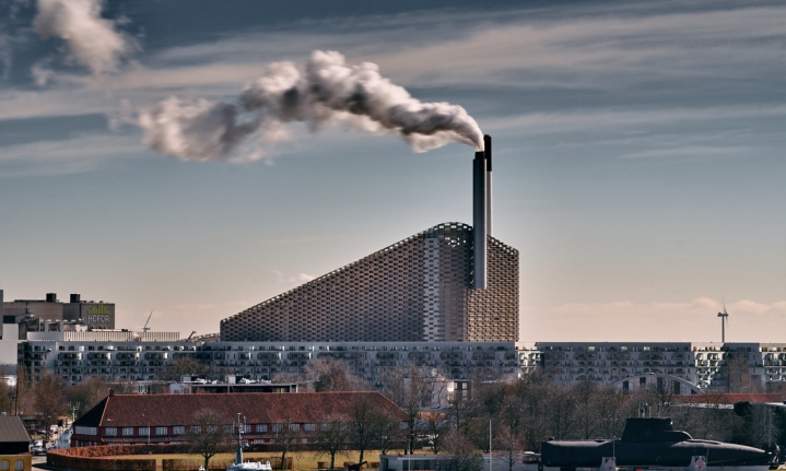 Eksperter undrer sig over, at ARC eksempelvis ikke har bedt om at få undersøgt interne mails i advokatundersøgelsen, som blev iværksat, mens den nu fyrede energichef, Dan Fredskov, var konstitueret direktør.