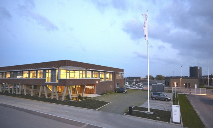 Samn Forsyning, der har hovedsæde i Horsens, erkender, at vandselskabet har brudt udbudsloven. Millionordrer er bl.a. endt hos et lokalt firma 700 meter fra vandselskabets adresse, selvom ordrerne ifølge loven skulle have været udbudt i hele Europa.