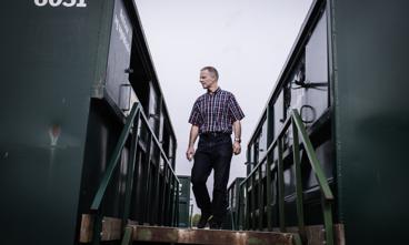 Chef for AffaldVarme, Bjarne Munk Jensen, forklarer til kommunen.dk, at AffaldVarme har rettet op og nu køber ind hånd i hånd med forvaltningens centrale indkøbspersonale. Aktindsigt i afdelingens betalinger til en række leverandører viser dog, at det kommunalt ejede selskab har fortsat indkøb uden om udbudsreglerne for millioner.