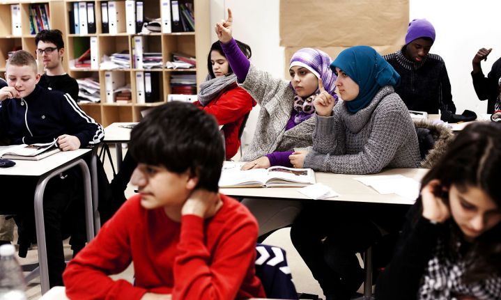 Omkring 40 pct. af indbyggerne i Ishøj er indvandrere eller efterkommere af indvandrere. Strandgårdskolen er den skole i kommunen, som har den største andel af tosprogede elever.