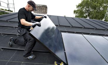 Kommuner er tidligere kommet i klemme i forhold til lovgivningen, når de har opsat solceller på kommunale bygninger. Den slags forhindringer for ellers fornuftige klimaløsninger skal ryddes af vejen, mener borgmestrene.