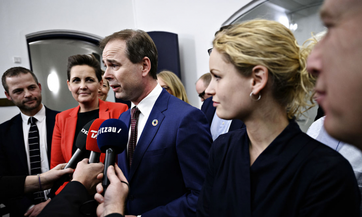 Finansminister Nicolai Wammen (S) kunne mandag aften præsentere finansloven for 2020 sammen med Morten Østergaard (R), Pia Olsen Dyhr (SF), Pernille Skipper (EL) og Uffe Elbæk (ALT).