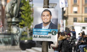 I samarbejde med journalist Kristoffer Flakstad og med afsæt i sin egen historie har politiker og socialrådgiver Ali Aminali udgivet en bog om integration. Ifølge anmelderne er bogdebutten værd at læse, selv om den savner kant og autencitet.
