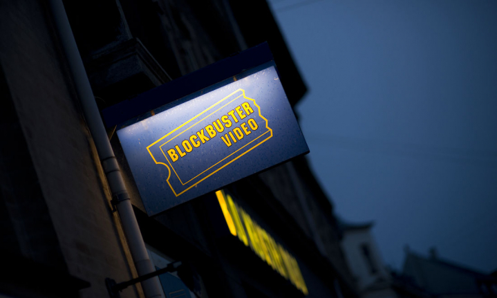 Du kan måske huske de fysiske Blockbuster-butikker, der engang prægede bymidter rundtom i Danmark. I dag er Blockbuster en online streamingtjeneste, som TDC Group ejer og driver.