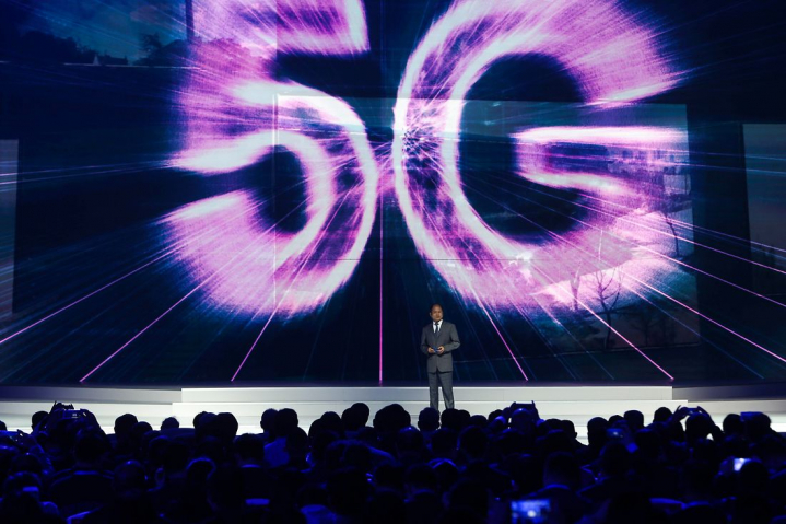 Den femte generation af mobilt netværk, 5G, er hurtigere, mere stabil og kan opdeles, så almindelige forbruger får én del af nettet, mens virksomheder og institutioner bruger en anden. Det giver talrige nye muligheder for erhvervslivet og det offentlige. Men det kræver også flere antenner og master, hvis 5G skal dække hele Danmark.