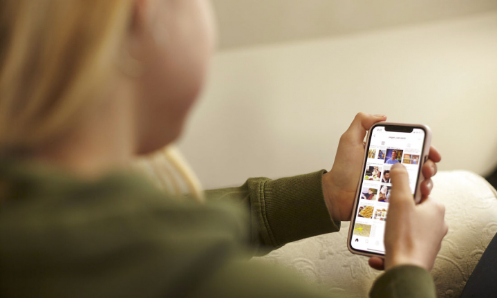 Der findes både store influencere med mange tusind følger og mikroinfluencere med et par tusind følgere. De optræder ofte på det sociale medie Instagram, men har også kanaler som Facebook og podcast.