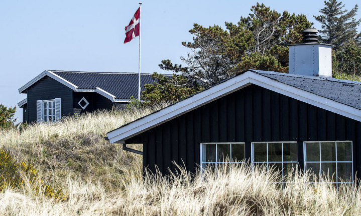 Sommerhusområderne ligger fortsat øde hen pga. coronakrisen, og det rammer Ringkøbing-Skjern ekstra hårdt - specielt fordi det fortsat er uvist, om tyske turister får lov at rejse herop til sommer.
