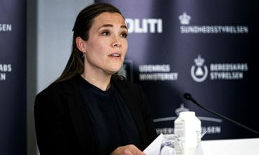 Social- og indenrigsminister Astrid Krag (S) er glad for, at hverdagen så småt vender tilbage på landets bosteder. Det samme er flere organisationer.