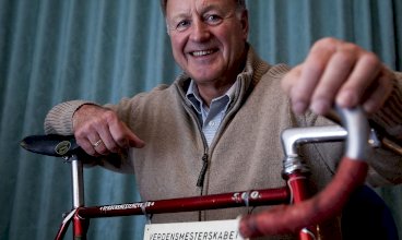 Det var tidligere formand for Dansk Cykel Union Peder Pedersen, der i 1974 vandt verdensmesterskabet i banesprint i Montreal. Ikke hans danskproducerede Verdensmestercykel. minder Anders Kjærulff om. Danmarks genvundne verdensmesterskab i digitalisering begrundes derimod med potentiale og tvang, skriver han. Sublime præstationer som Peder Pedersens kræves der ingen af.