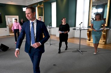 Udligningsreformen kom til verden efter en hård fødsel, men den har givet ro og en generelt bedre stemning ved årets budgetforhandlinger i kommunerne. Her er det finansminister Nicolai Wammen (S) med indenrigsminister Astrid Krag (S) og Venstres politiske ordfører Sophie Løhde efter endt pressemøde, da forliget om udligningsreformen omsider var i hus.