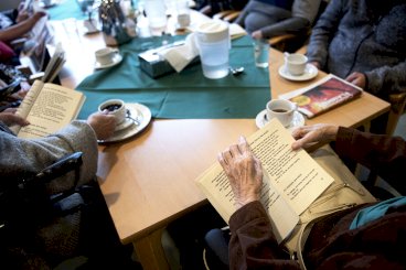 Ældresagen har flere krav med på et kommende topmøde om ældreplejen. Det siger administrerende direktør i Ældresagen, Bjarne Hastrup. Det sker efter en ny video afslører en plejehjemsansat som håner, truer og ydmyger en plejehjemsbeboer.