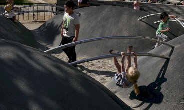 Går man ud og fortæller, at 70 procent af legeaftalerne nu er rykket udendørs, kan det være med at at inspirere og motivere endnu flere til at sende børnene udenfor og lege, foreslår Maria Steno.