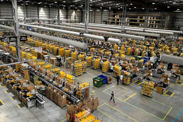 Amazon lover ofte mange arbejdspladser, når de indtager et nyt land - ofte med enorme distributionscentre som Amazon Fulfilment Centre i Peterborough i det østlige England, hvor koncernen har lovet 7.000 nye job.