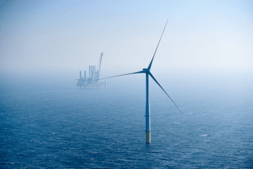 Vattenfall har opført mange vindmøller i Danmark som her ved Horns Rev 3. Derudover er Vattenfall i fuld gang med at opføre nye vindmølleparker ved Krigers Flak og Vesterhav Nord og Syd.