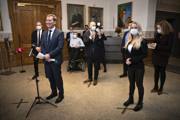En glad justitsminister Nick Hækkerup (S) præsenterede tirsdag aften en ny aftale for politiet for 2021-2023, som han med et års forsinkelse fik forhandlet hjem sammen med Dansk Folkeparti, De Radikale, SF, Enhedslisten, De Konservative og Nye Borgerlige.