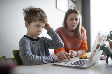 Hjemmeskole kan presse både børn og voksne. Undersøgelse viser, at over 70 procent følte sig ensomme.