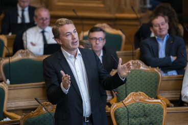 Dansk Folkepartis næstformand, Morten Messerschmidt, vil se årtiers næser i Folketinget efter for at underbygge hans opfattelse af, at tidligere udlændinge- og integrationsminister Inger Støjberg (V) bliver behandlet unfair af Folketinget, hvis der bliver rejst en rigsretssag.