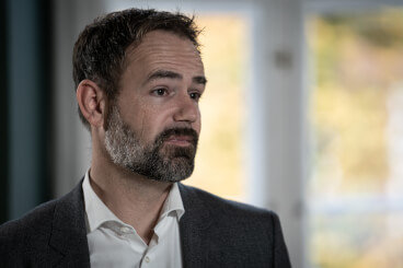 For at mindske yderligere smittespredning i Danmark for kommunerne nu mulighed for at få oplysninger om smittede borgere i området. Ifølge KL-formand Jacob Bundsgaard (S) kan det sikre en mere effektiv opsporing.