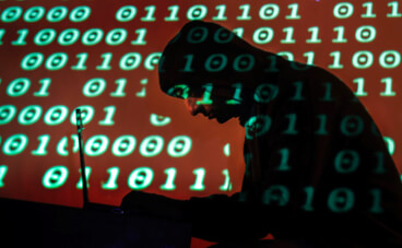 Data er magt, og danske institutioner har forlængst givet næsten ubegrænset magt til privatejede sociale medier skriver Anders Kjærulff.