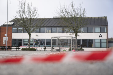 De yngste børn fra alle skoler i Kolding må vente lidt, før de kan vende tilbage til skolen efter vinterferien. Kommunen er lige nu den kommune med højest smitte i landet, og derfor er alle skoler og daginstitutioner lukket frem til 28. februar.