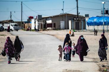 19 børn og syv mødre med rødder i Danmark lever under enormt pres i to kurdisk kontrollerede flygtningelejre i det nordøstlige Syrien.