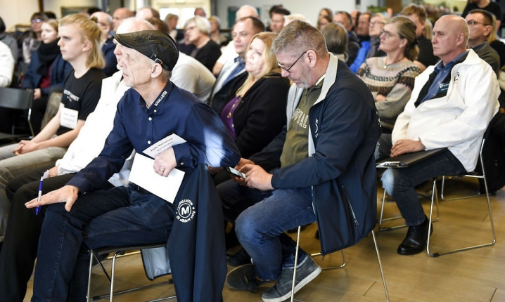 Politikerne har fået så travlt med at lyde kloge og magtfulde, at de glemmer at appellere til vælgerne, skriver blogger Rasmus Jønsson. Billedet er fra TV2s vælgermøde i Randers Regnskov sidste år.