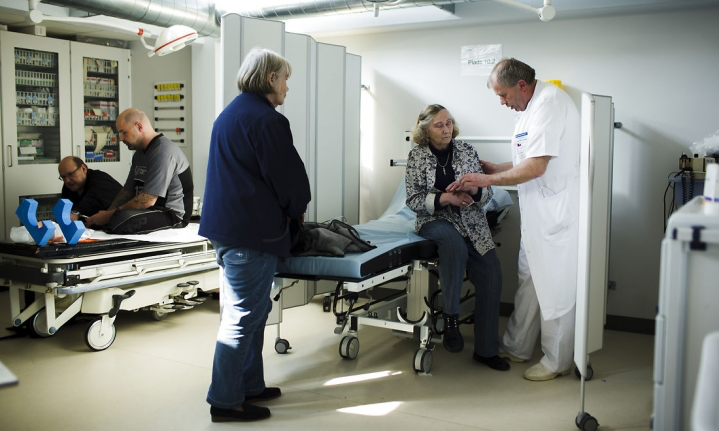 Patientforeningens formand udtrykker bekymring for, om sundhedsreformen på grund af manglende strategi og ressourcer ender med at lamme sundhedssystemet. Arkivbillede fra skadestuen i Hillerød.