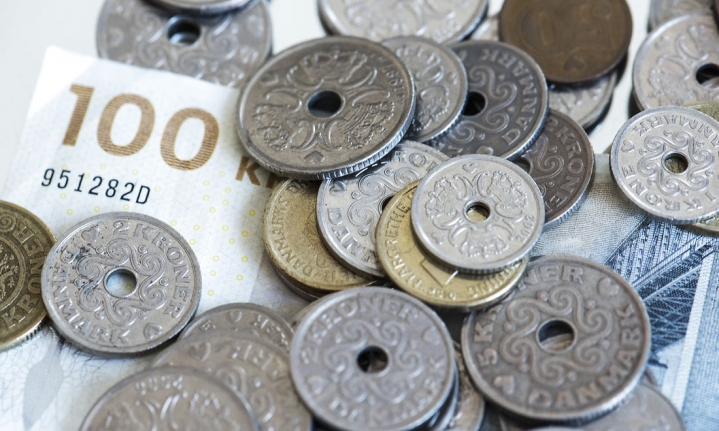 Danske penge bliver i dag trykt i Finland og derefter sendt i skammekrogen af de handlende herhjemme. Men i et kontantløst samfund kan butikker, banker og myndigheder overvåge alt forbrug, skriver Anders Kjærulff. Og hvad sker der, når strømmen går?