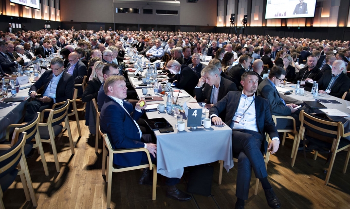 Væk var de højt besungne lokale forskelle muliggjort af selvstyre. I stedet var fokus på at skabe fælles retning med mere sammenhæng og bedre koordinering, skriver Maria Steno fra KL topmødet.