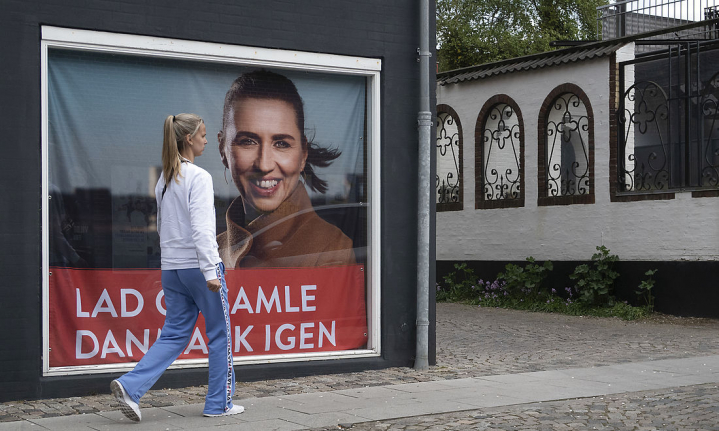 Politikerlede bremses bedst ved at se vælgerne i øjnene. Uden filter, skriver Maria Steno. Relationer skaber tillid, så hvad tillid angår, halter Christiansborg-politikerne uhjælpeligt efter kommunalpolitkerne, konkluderer hun.