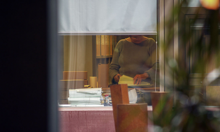 Udsigten til et job i det offentlige virker ikke særlig tiltrækkende, synes de Djøf-studerende. Mindre bureaukrati kan gøre en forskel, skriver deres formand.