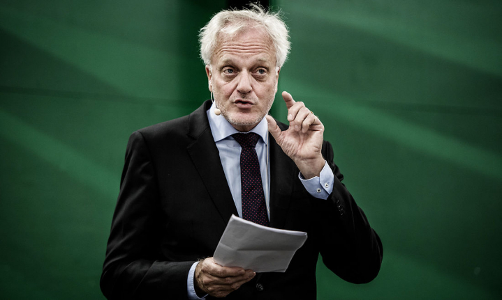 Når vi skal arbejde mere tværgående med udgangspunkt i borgernes behov, så skal der også arbejdes mere på tværs af politiske udvalg. Det hænger sammen,’ sagde Vejles kommunaldirektør Niels Ågesen på årets ledertræf.