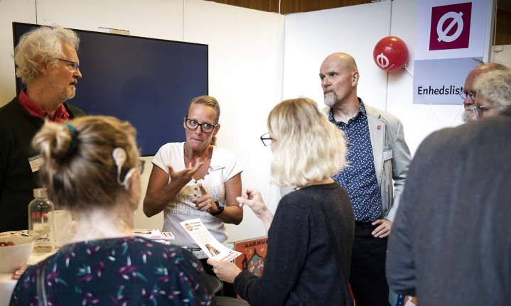 Enhedslisten og Liberal Alliance er typisk de eneste partier, der står udenfor de kommunale budgetforlig, skriver Maria Steno. Billedet er fra efterårets budgetmesse i Aarhus.