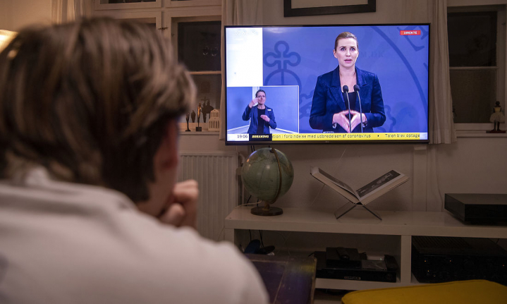 Statsminister Mette Frederiksen høster stor ros fra både kommentatorer, retorikere og vælgere for sin patosladede retorik. Politik og følelser har alle dage været tæt forbundne, skriver Maria Steno.
