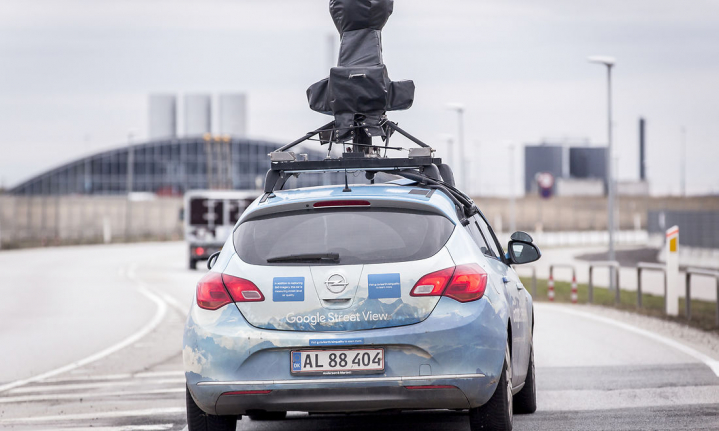 Googles street-view-bil fanget ved Københavns Lufthavn i januar.