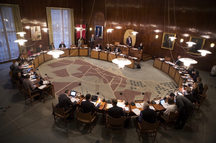 Byrådsmøde, mange nye får deres debut<br />Den politiske ledelse, der udspringer fra byrådssalene, har så stor gennemslagskraft, at den burde være tænkt ind i en sammenhængsreform, mener Allan Vendelbo.
Foto: Charlotte de la Fuente / Polfoto<br />