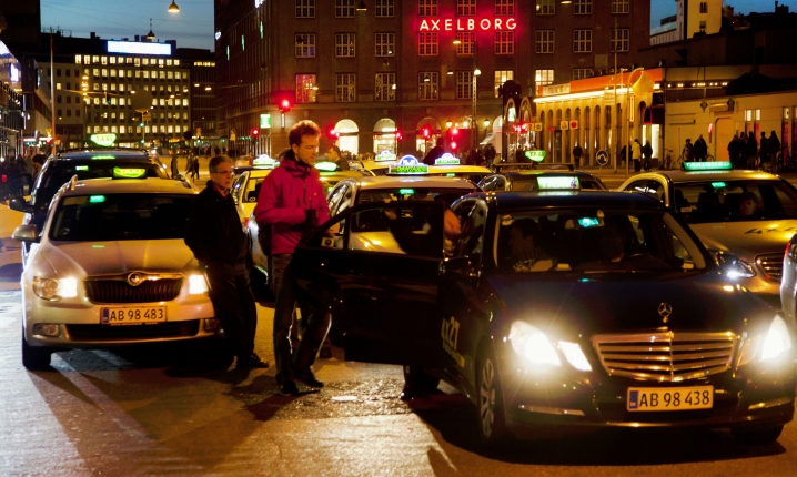 Ligesom taxa-branchen skal offentlige serviceudbydere forstå, at det ikke længere er nok at løse opgaver til borgernes tilfredshed, påpeger Jonathan Løw. Han mener, at begge parter med fordel kan tage ved lære af Uber-chaufføreres sans for service og brugerinddragelse.