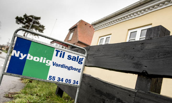 Indregning af boligudbygningsprogrammer i befolkningsprognosen kræver på den ene side overvejelser omkring balancen mellem de politiske ønsker og prioriteringer og på den anden mere tekniske aspekter som udvikling i boligpriser, boligudbygningsplaner i nabokommuner og generationsskifte i kommunens nuværende boligmasse, skriver kronikørerne.
