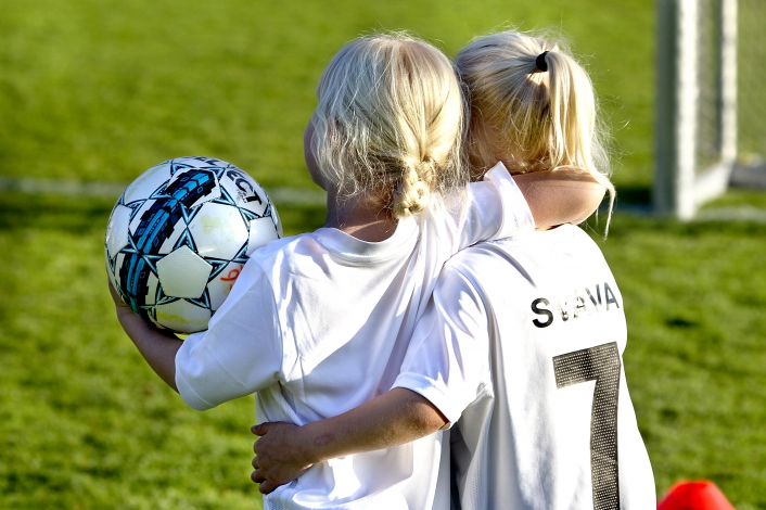 Pigefodbold<br />København tørster efter idrætsfaciliteter og med nye byområder vokser behovet endnu mere. Idræt og kultur er ‘need to have i og med det er med til at binde os sammen som danskere, skriver Carl Christian Ebbesen (DF). Finn Frandsen, Polfoto.<br />