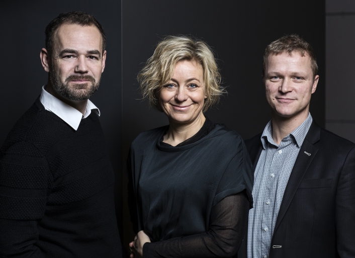 forfatterfoto kopi|forfatterfoto kopi<br /> Jacob Bundsgaard, borgmester i Aarhus og næstformand i KL,
Vibe Klarup, formand for Frivilligrådet og sekretariatsleder for Hjem til Alle og Johannes Lundsfryd, byrådsmedlem i Middelfart og selvstændig rådgiver i Strategi & Idé. De tre har sammen skrevet bogen: ‘Rodskud – Venligboere, nærvarme og trivsels-tanter – hvordan lokale fællesskaber genskaber velfærden.|Borgmester i Århus, Jacob Bundsgaard, har skrevet bogen Rodskud, sammen med kommunalpolitikeren Johannes Lundsfryd og Vibe Klarup Voetmann, formand for Frivilligrådet.<br />